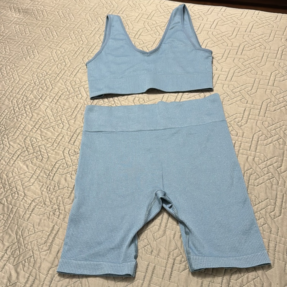 Short set - Picture 2 of 4